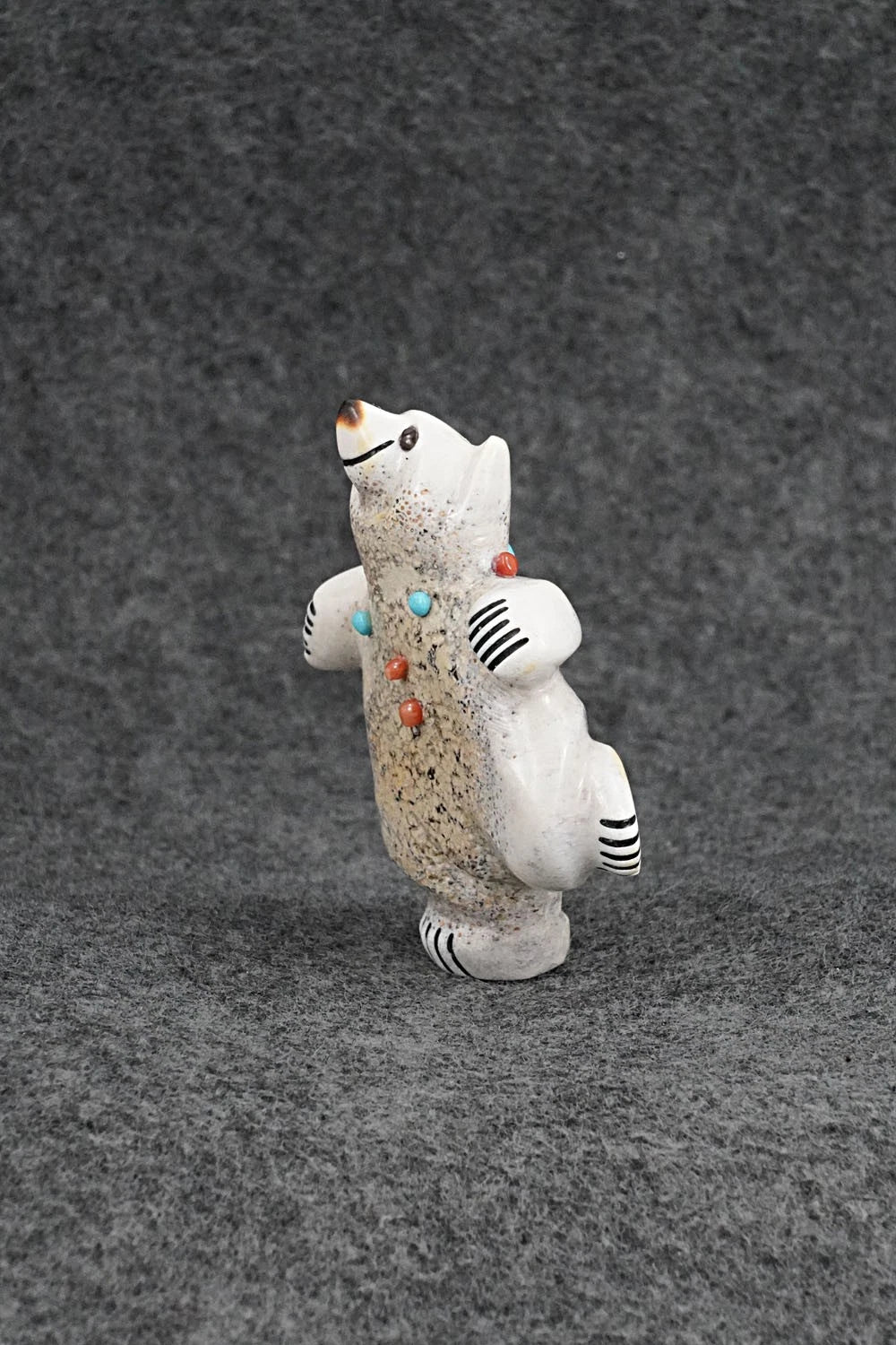 Bear Zuni Fetish Carving - Claudia Peina