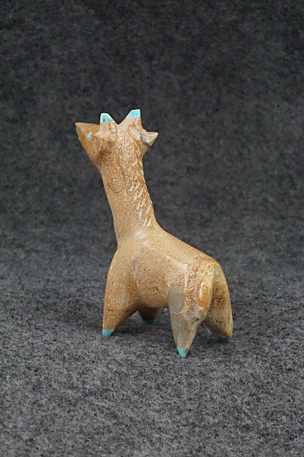 Giraffe Zuni Fetish Carving - Enrike Leekya