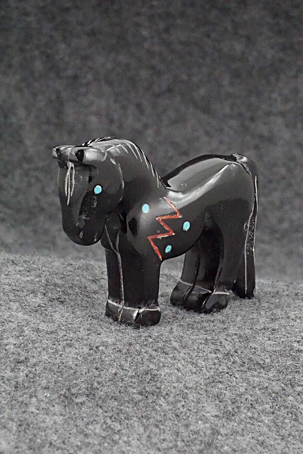 Horse Zuni Fetish Carving - Andres Lementino