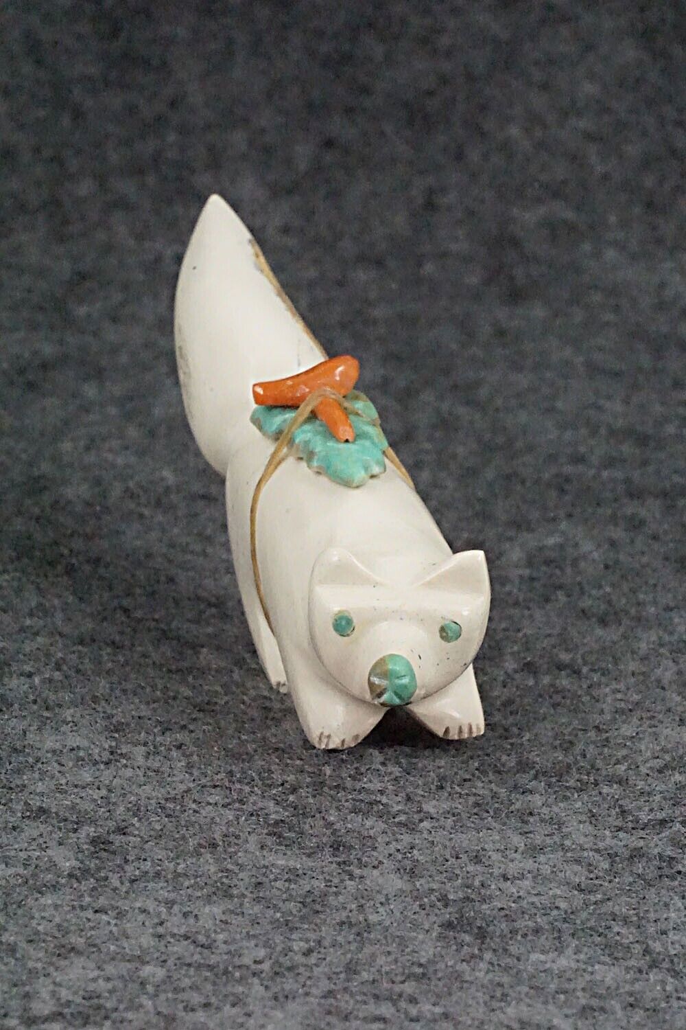 Wolf Zuni Fetish Carving - Enrike Leekya