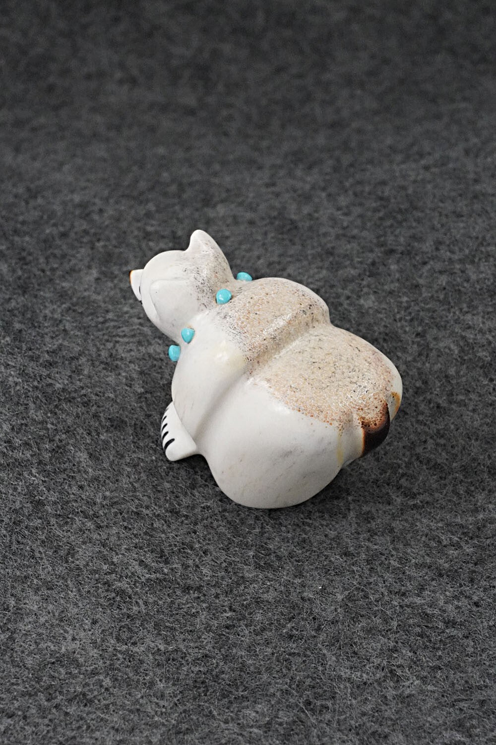 Bear Zuni Fetish Carving - Claudia Peina