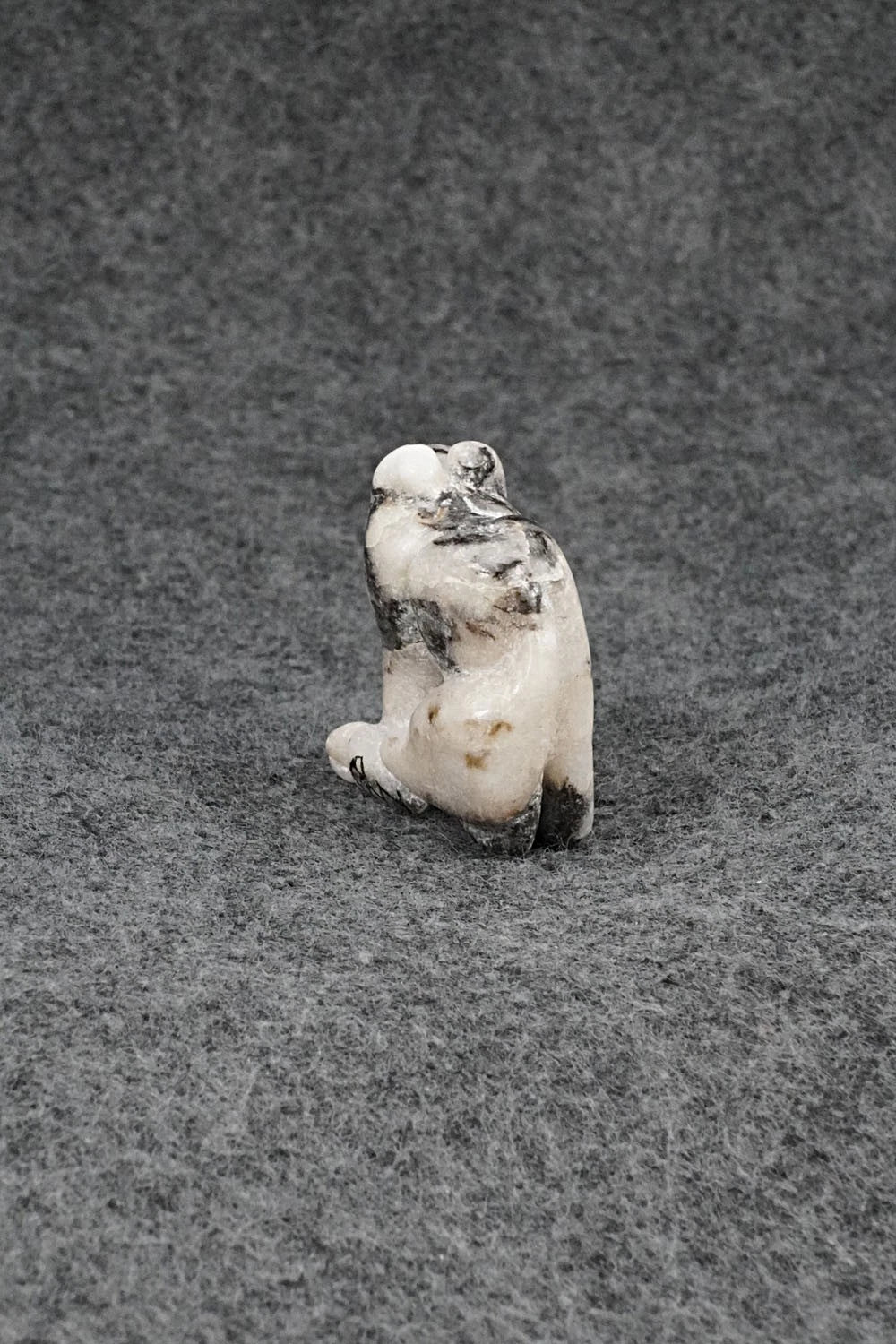 Bear Zuni Fetish Carving - Rick Kallestewa