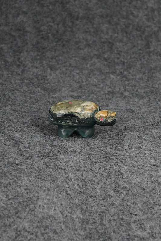 Turtle Zuni Fetish Carving - Benina Kallestewa