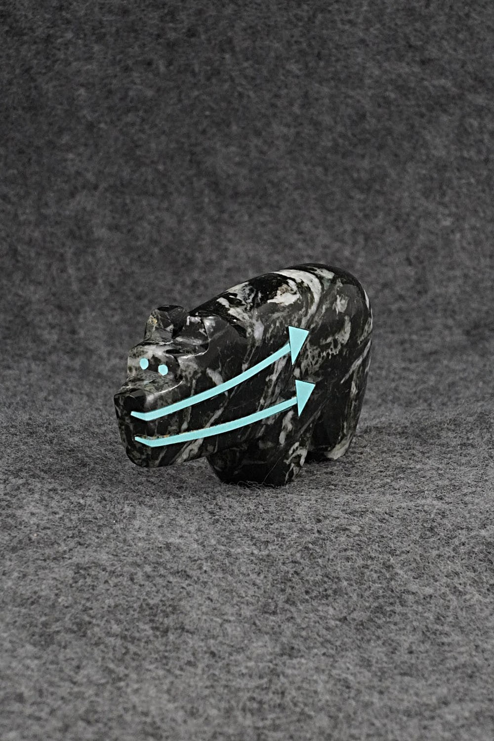 Bear Zuni Fetish Carving - Bernard Laiwakete