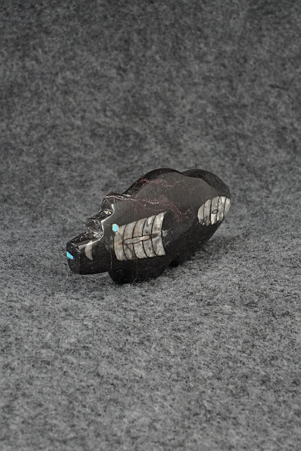 Bear Zuni Fetish Carving - Bernard Laiwakete