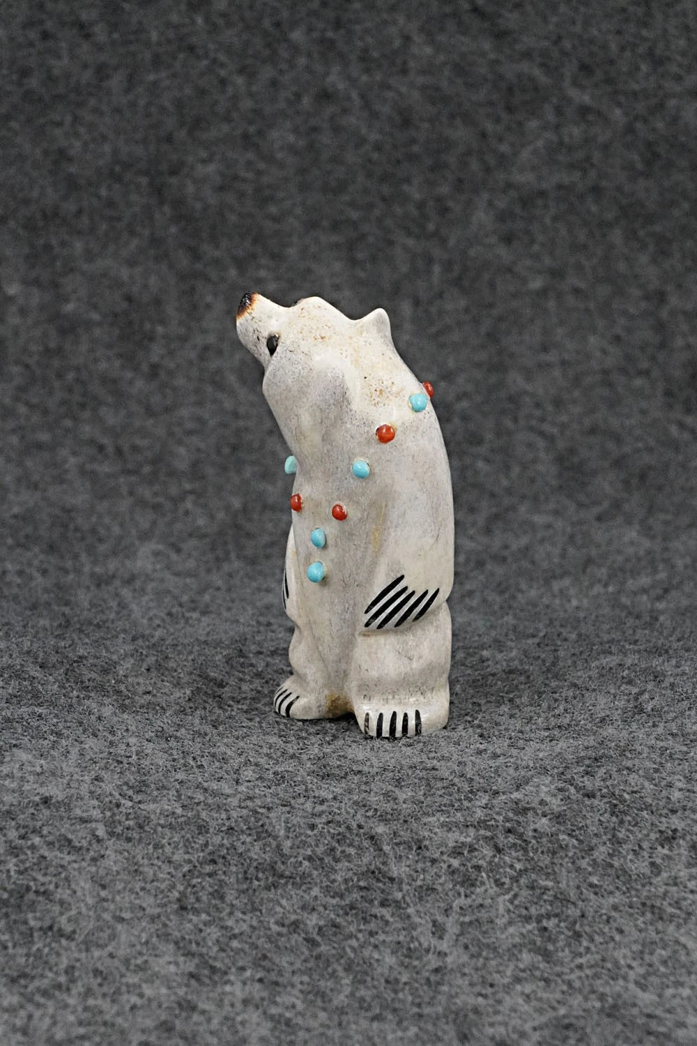 Bear Zuni Fetish Carving - Claudia Peina