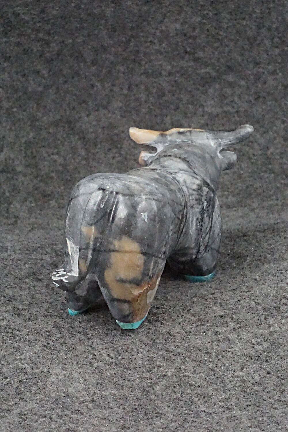 Bull Zuni Fetish Carving - Freddie Leekya