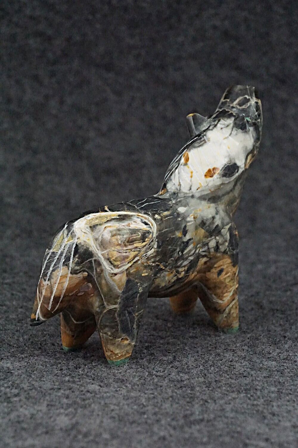 Horse Zuni Fetish Carving - Enrike Leekya