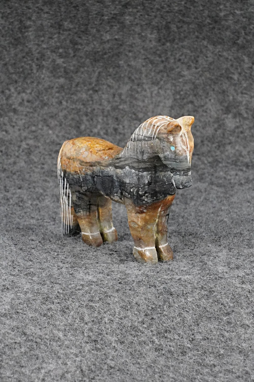 Horse Zuni Fetish Carving - Andres Lementino