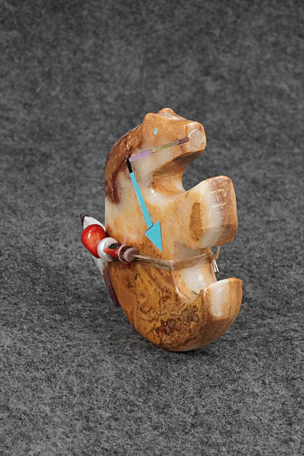 Bear Zuni Fetish Carving - Fernando Laiwakete