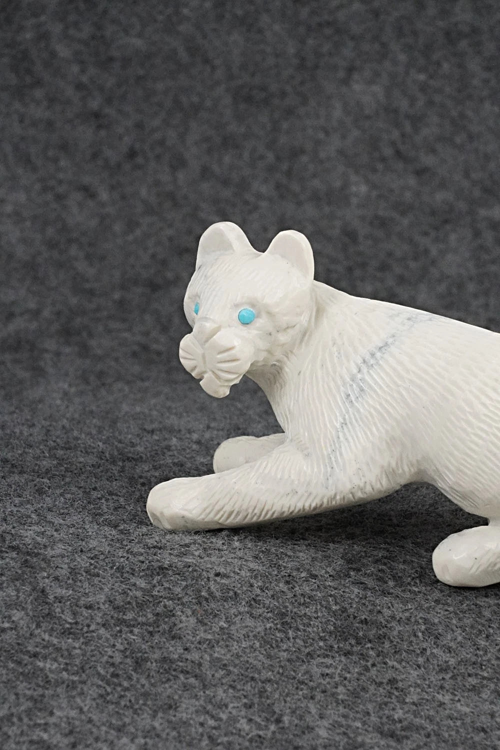 Mountain Lion Zuni Fetish Carving - Wilfred Cheama