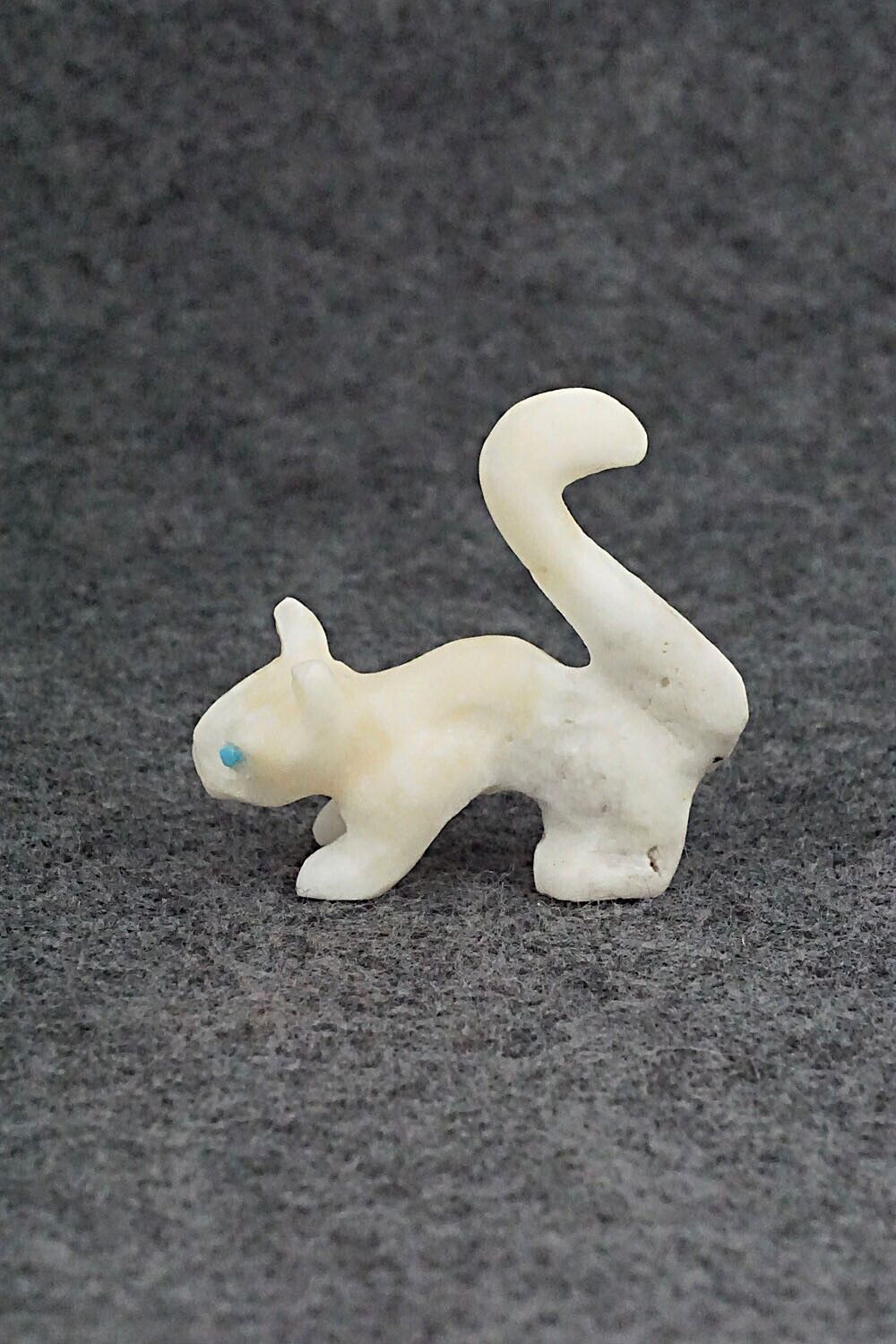 Mountain Lion Zuni Fetish Carving - Wilfred Cheama