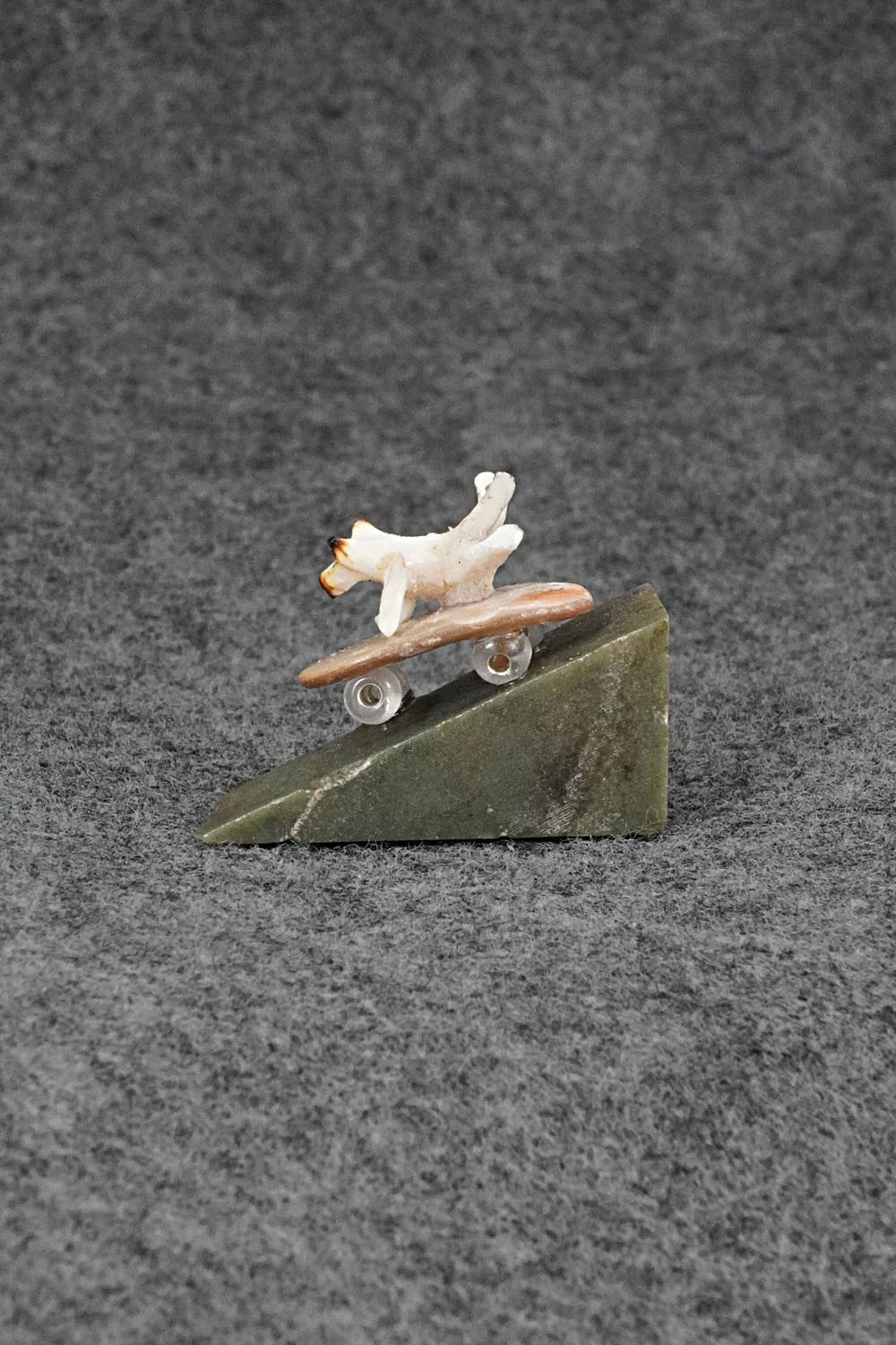 Dog Zuni Fetish Carving - Ruben Najera