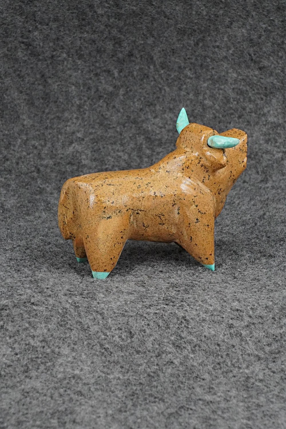 Bull Zuni Fetish Carving - Enrike Leekya