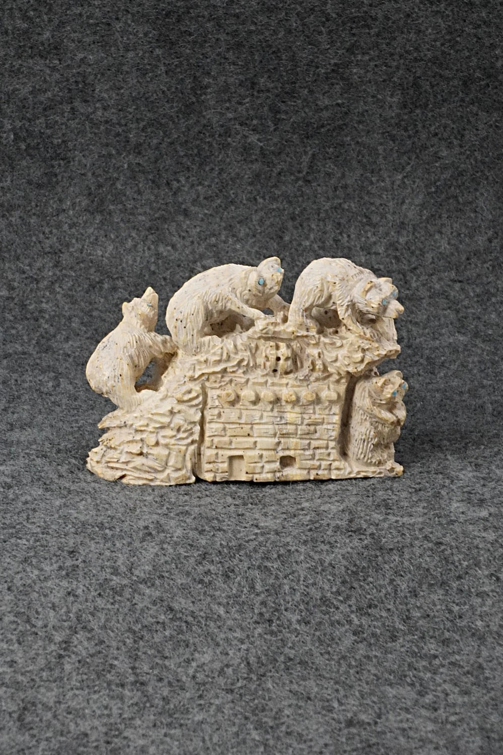Bear Zuni Fetish Carving - Adrian Cachini