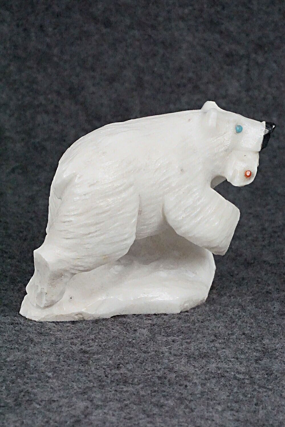 Polar Bear Zuni Fetish Carving - Derrick Kaamasee