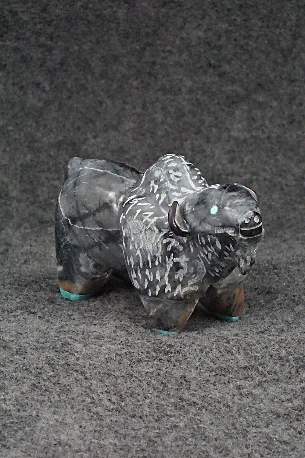 Buffalo Zuni Fetish Carving - Freddie Leekya