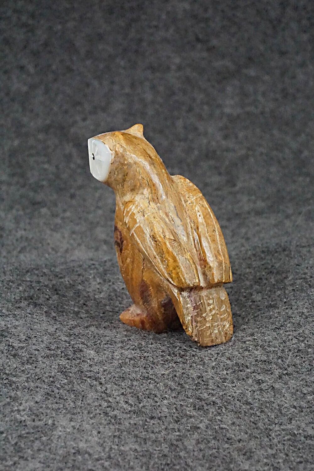 Owl Zuni Fetish Carving - Freddie Leekya