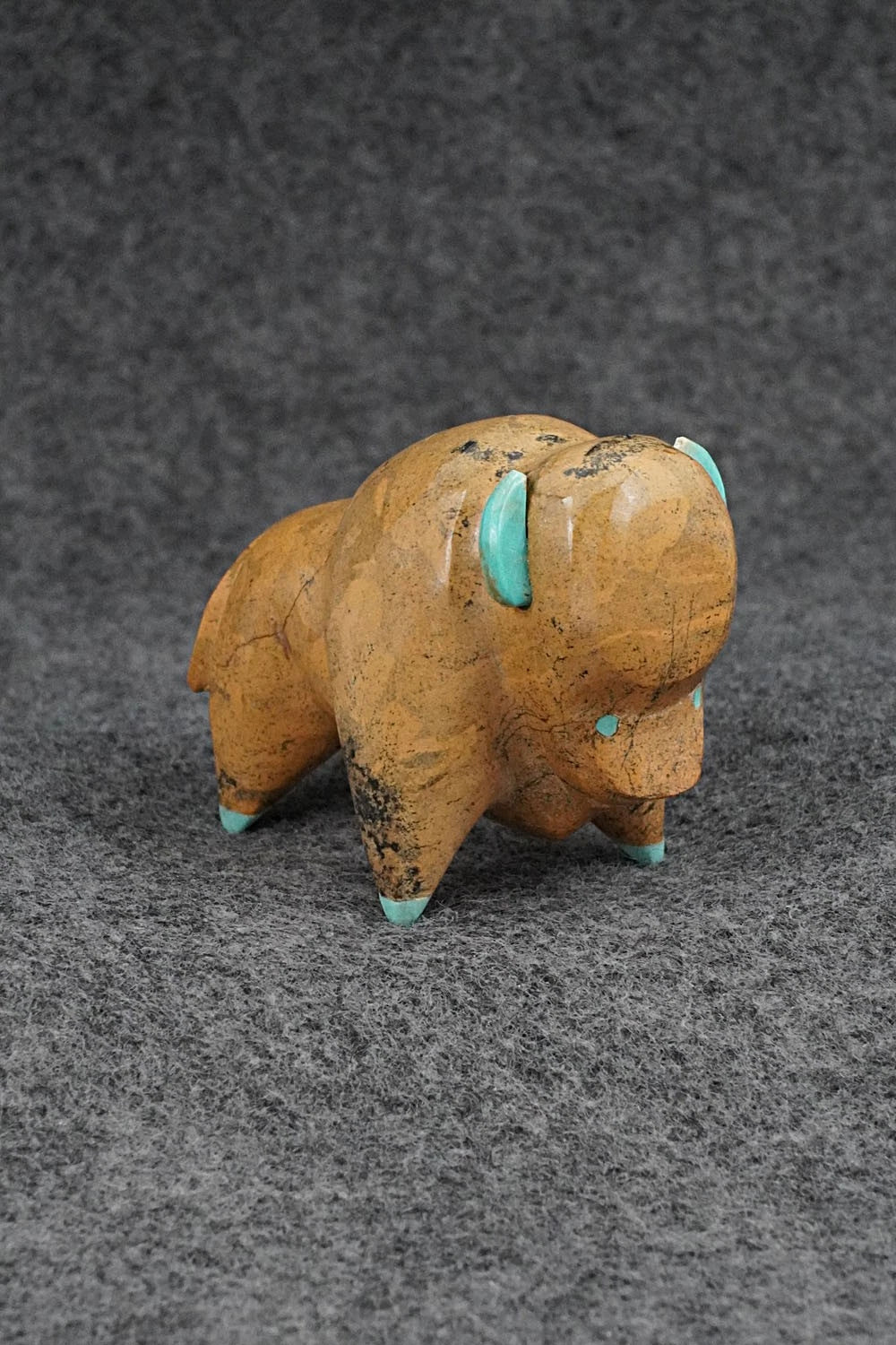 Buffalo Zuni Fetish Carving - Enrike Leekya