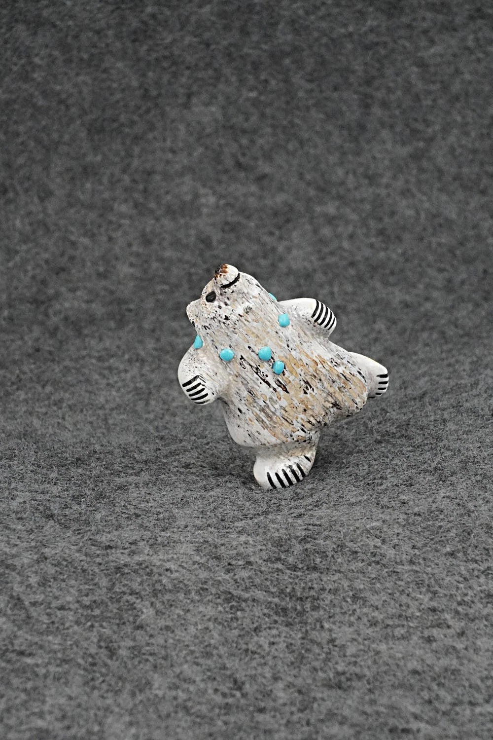 Bear Zuni Fetish Carving - Claudia Peina