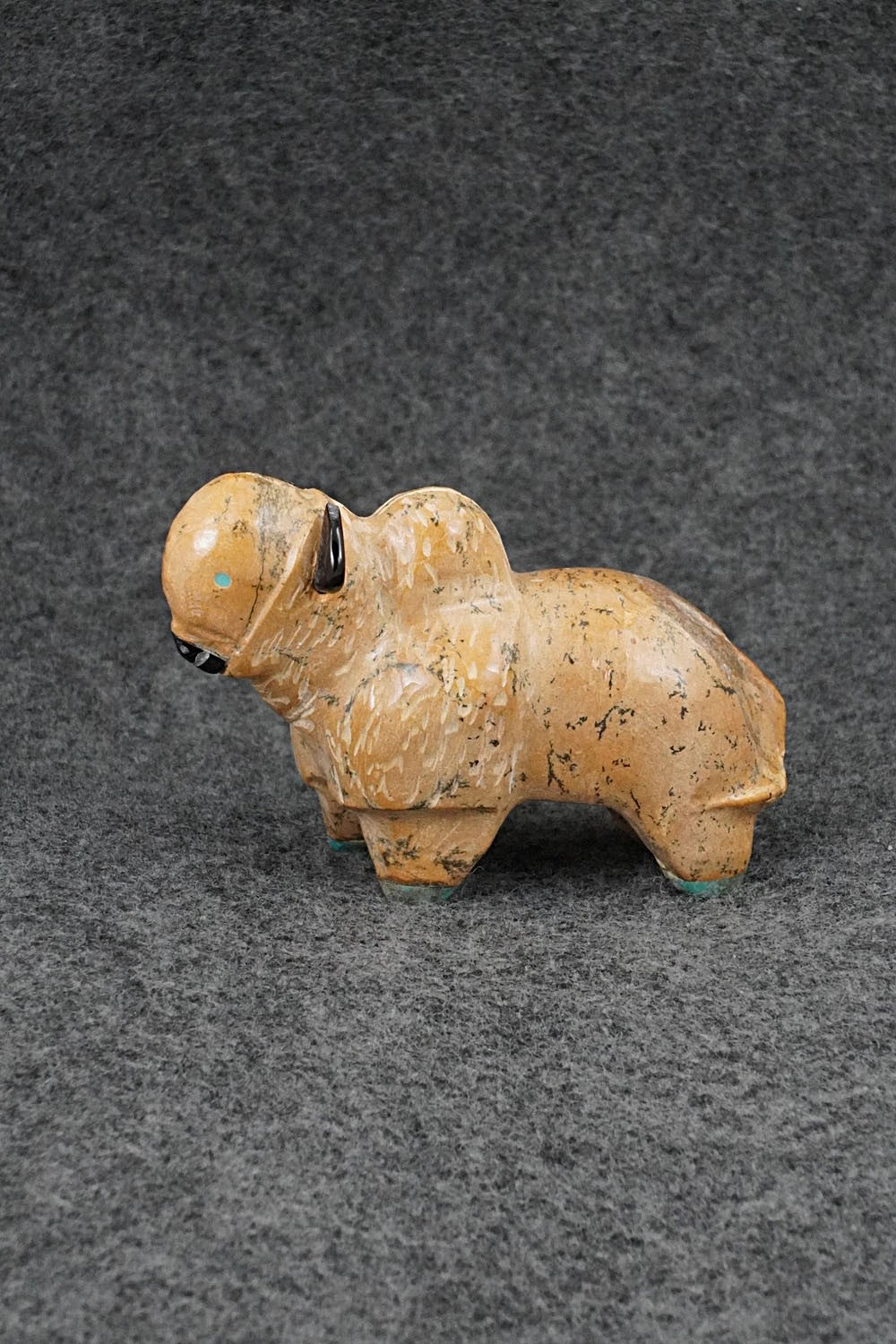 Buffalo Zuni Fetish Carving - Freddie Leekya