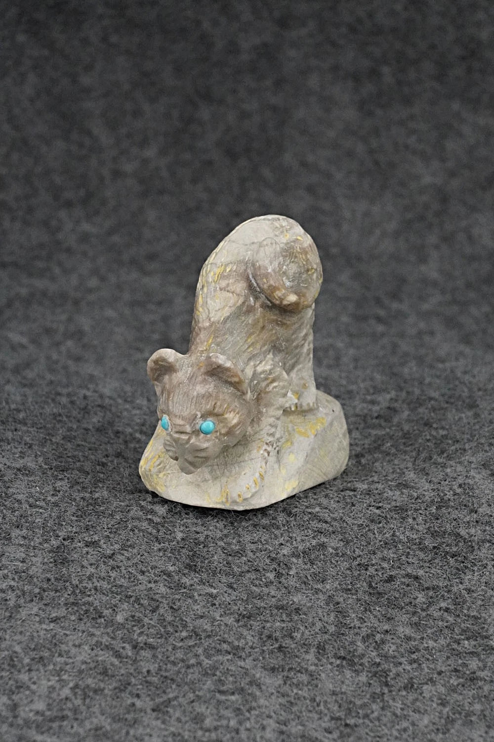 Mountain Lion Zuni Fetish Carving - Wilfred Cheama