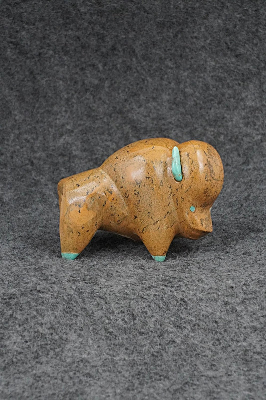 Buffalo Zuni Fetish Carving - Enrike Leekya