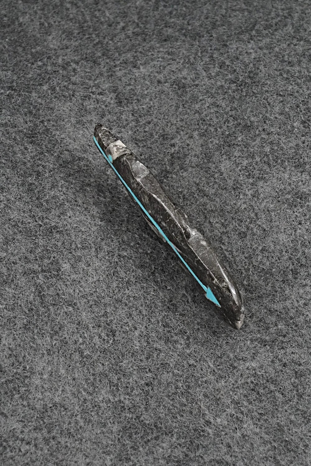 Bear Zuni Fetish Carving - Bernard Laiwakete