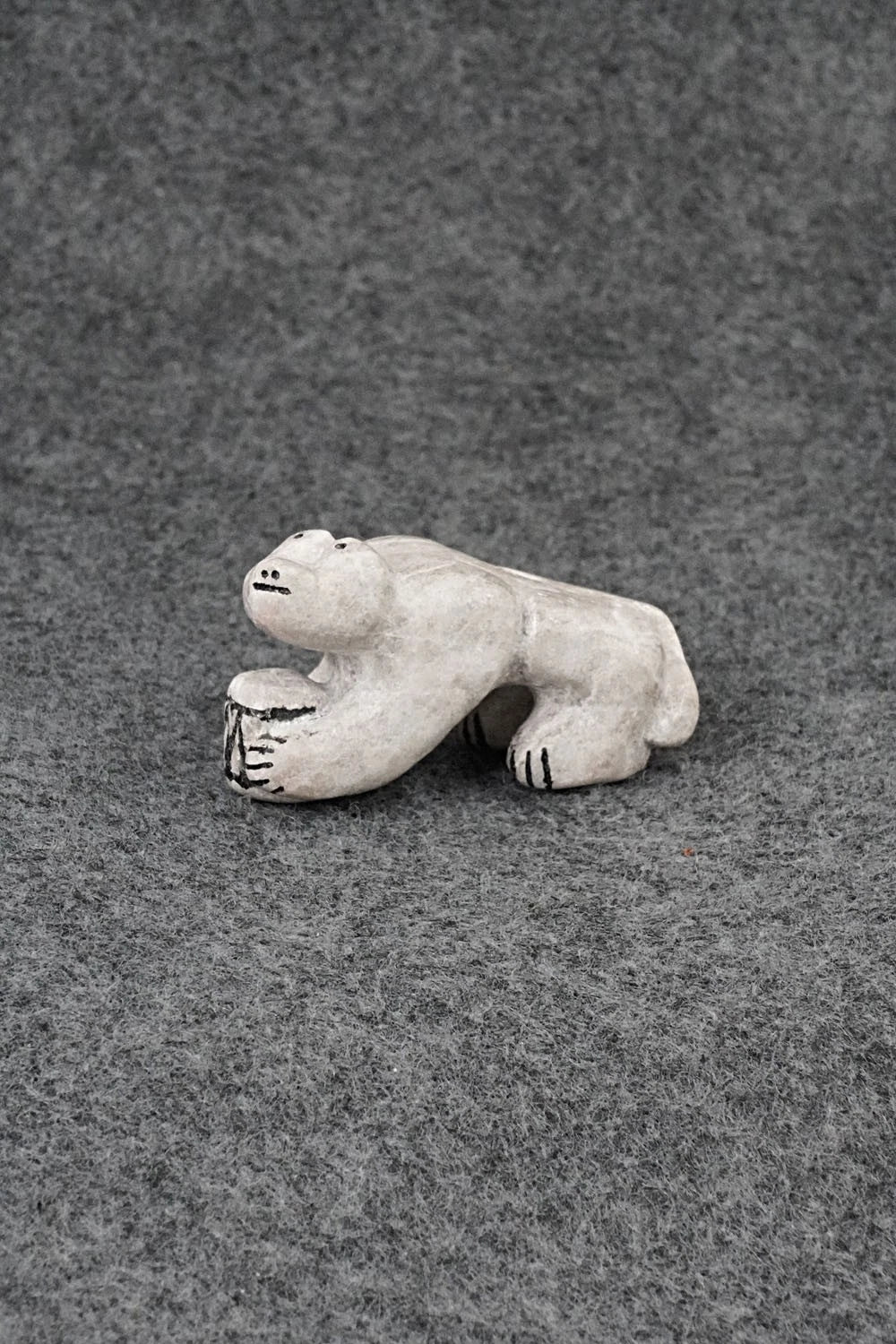 Bear Zuni Fetish Carving - Rick Kallestewa