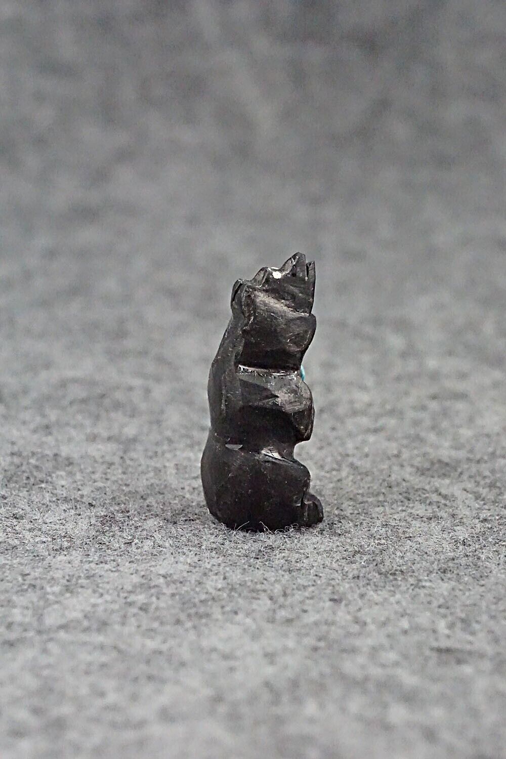 Bear Zuni Fetish Carving - Vander Tsethlikai