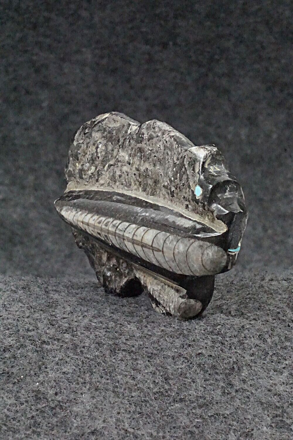Bear Zuni Fetish Carving - Bernard Laiwakete
