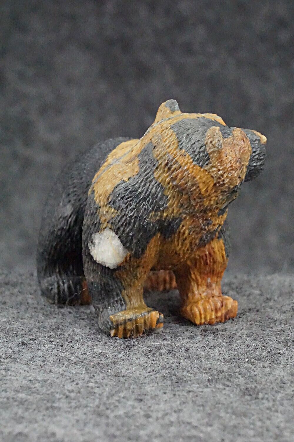 Bear Zuni Fetish Carving - Travis Lasiloo