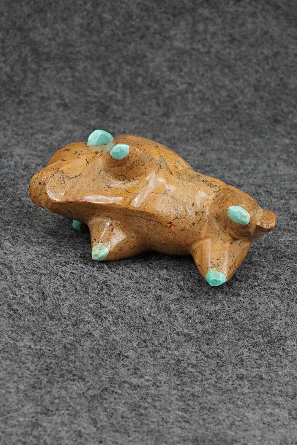 Buffalo Zuni Fetish Carving - Enrike Leekya