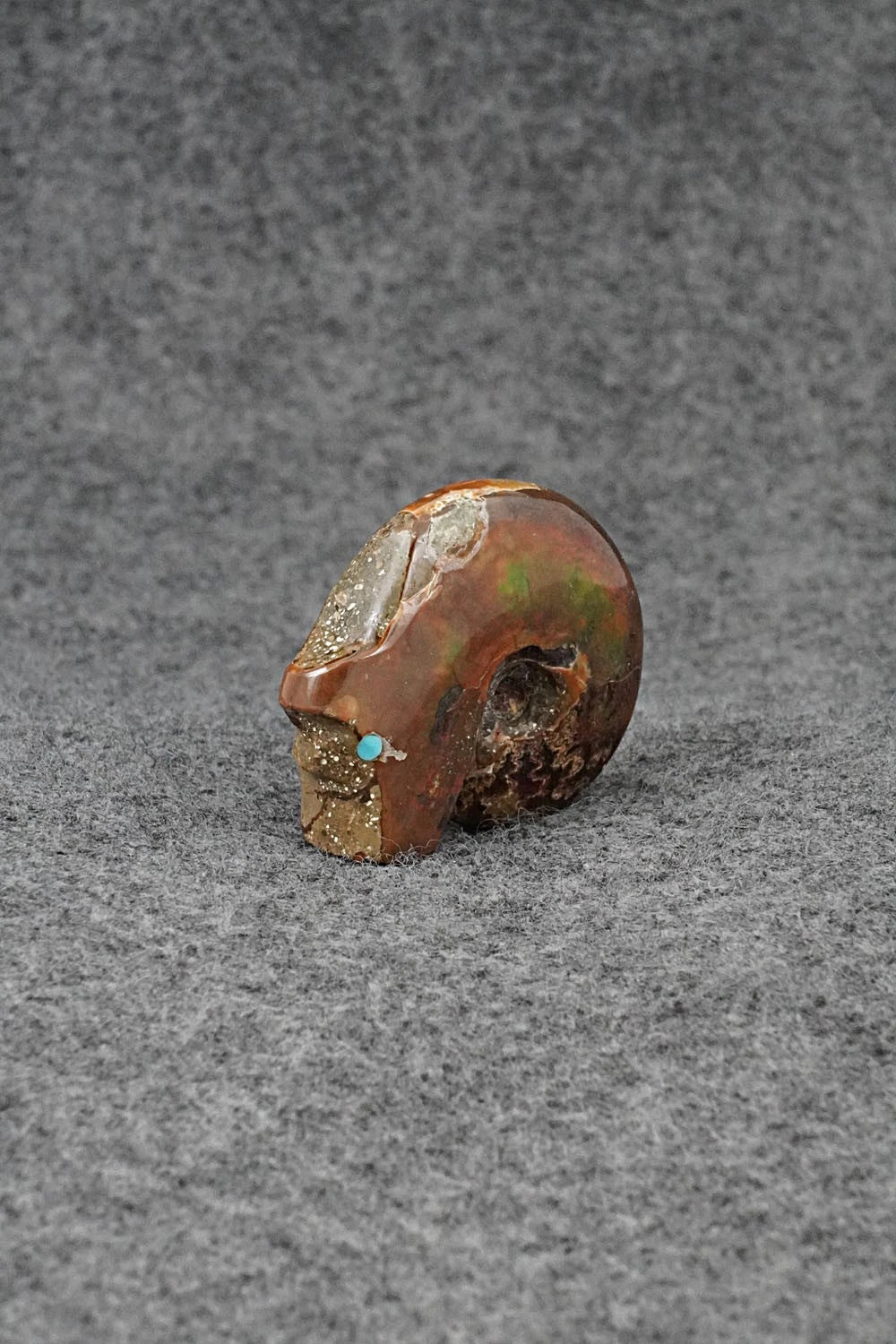 Bear Zuni Fetish Carving - Bernard Laiwekete
