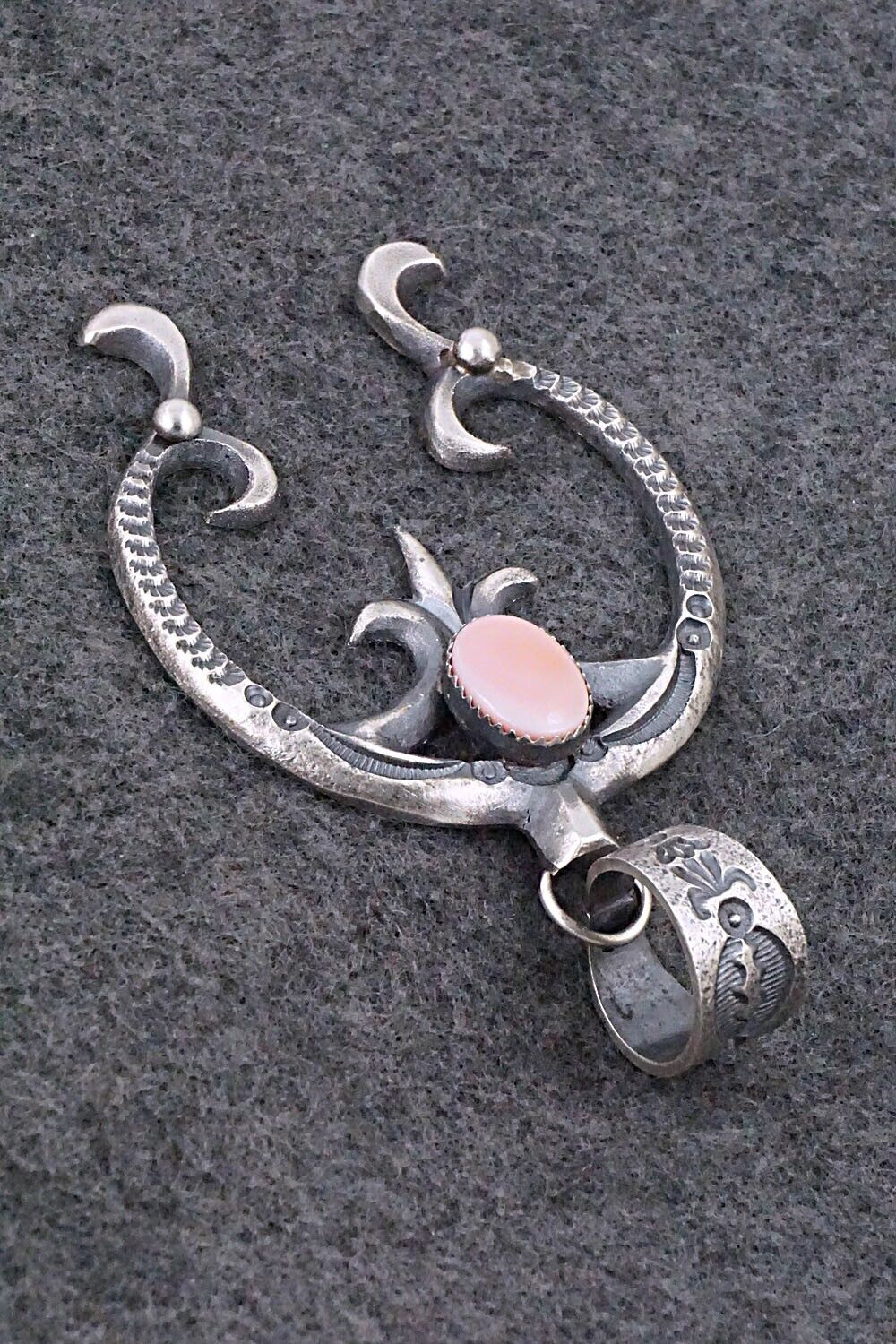 Pink Conch Shell & Sterling Silver Pendant - Eva & Linberg Billah