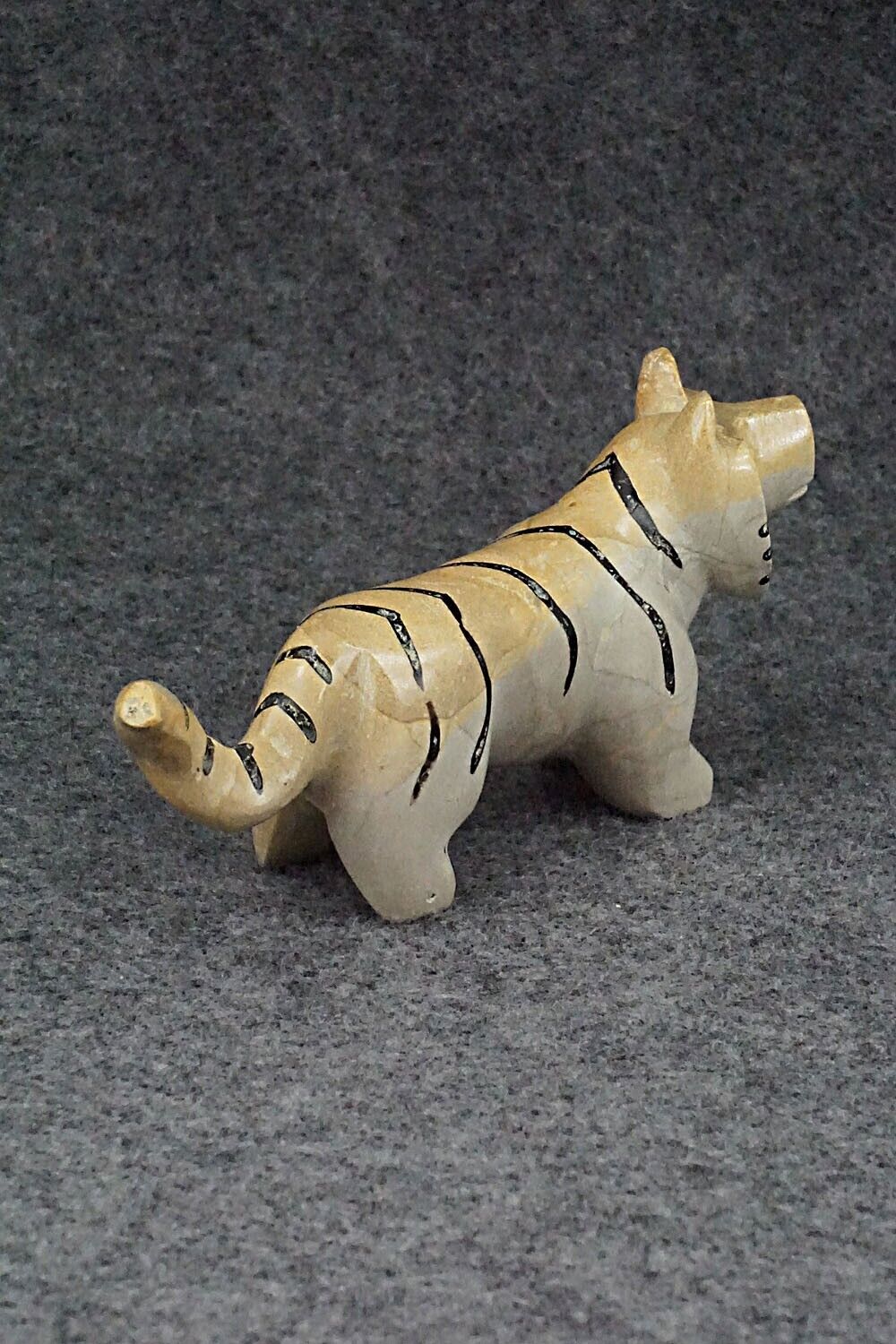 Tiger Zuni Fetish Carving - Enrike Leekya