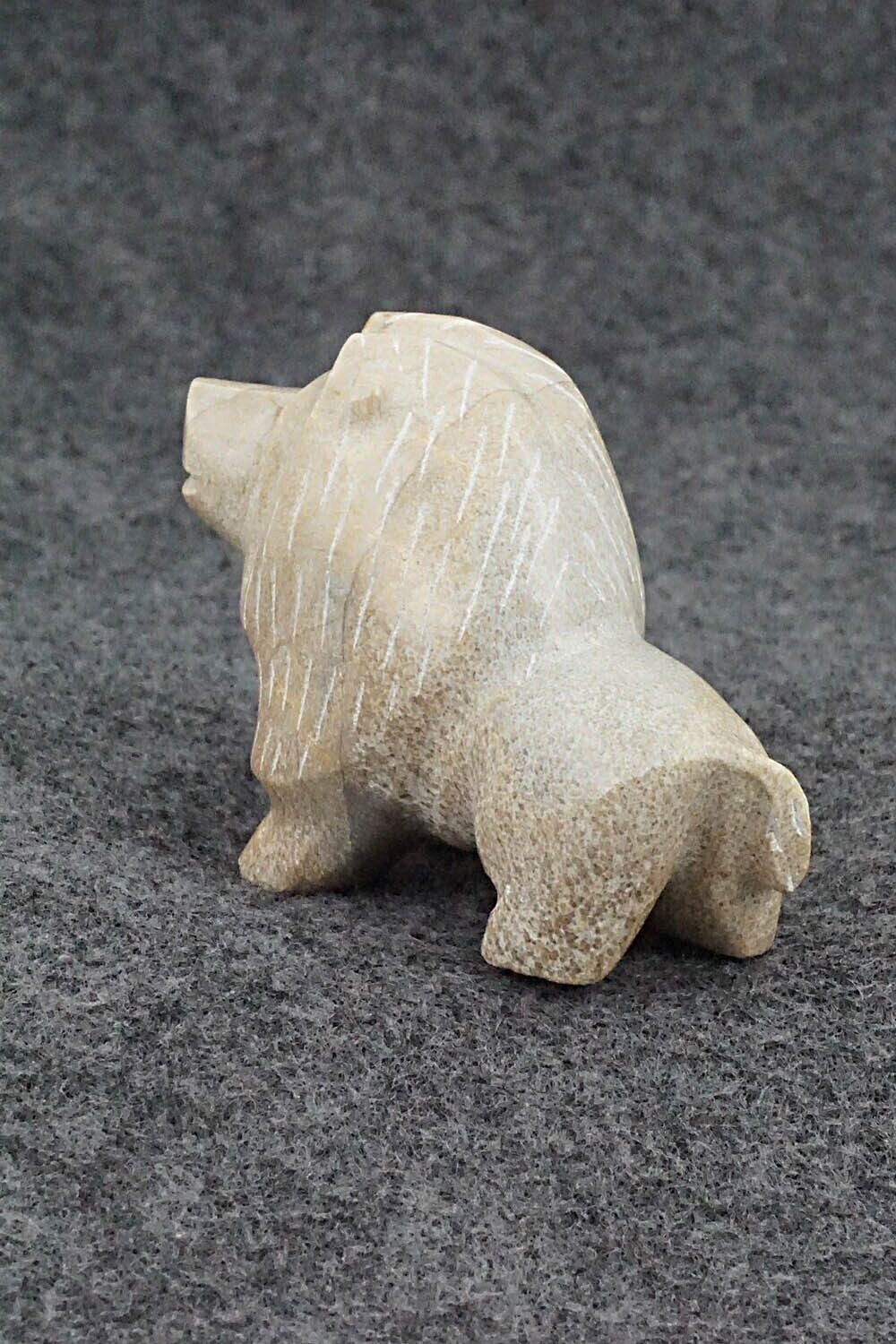 Lion Zuni Fetish Carving - Enrike Leekya