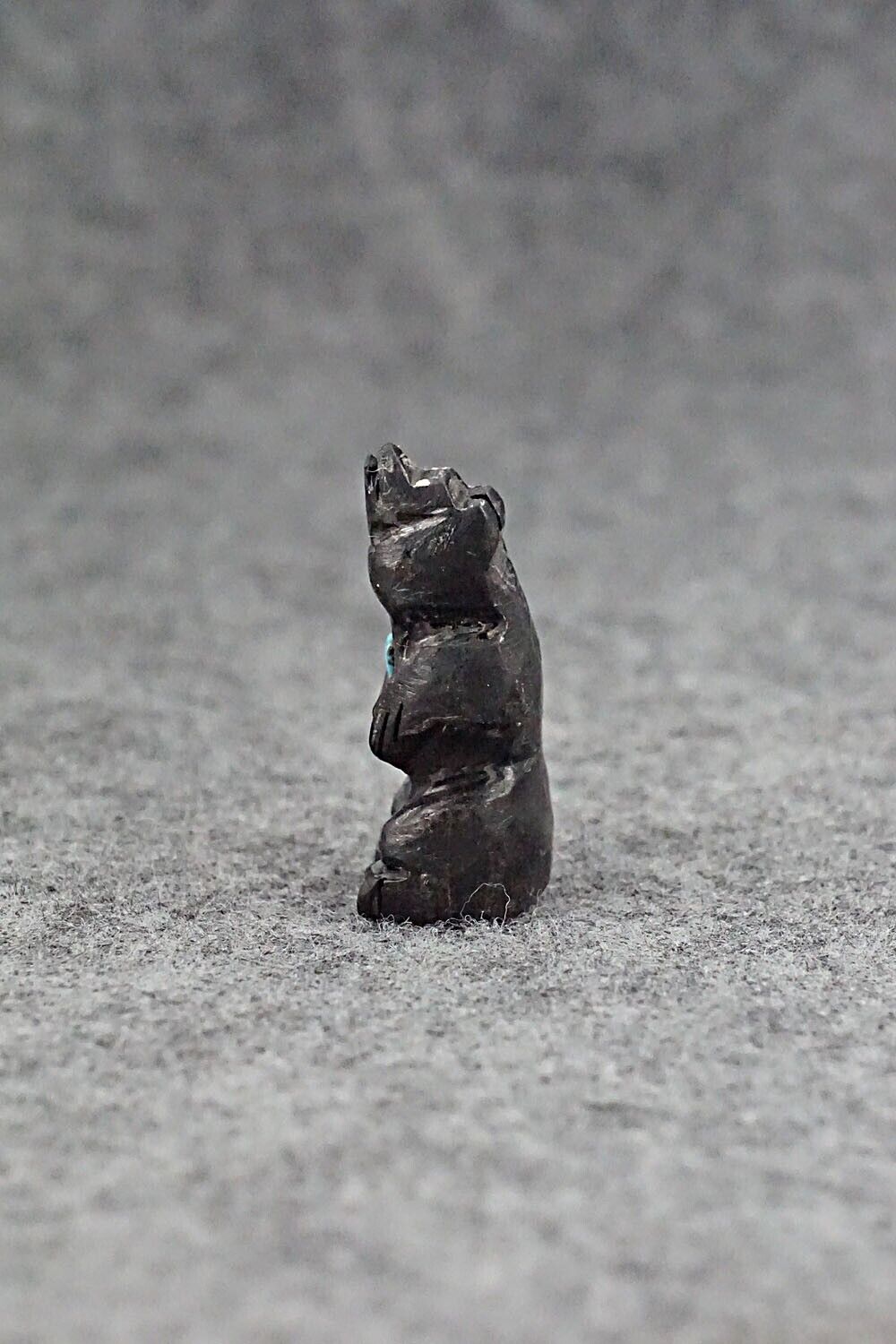 Bear Zuni Fetish Carving - Vander Tsethlikai