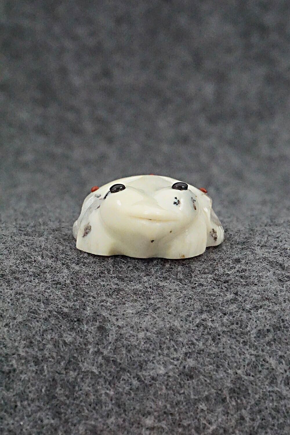 Frog Zuni Fetish Carving - Gordon Poncho
