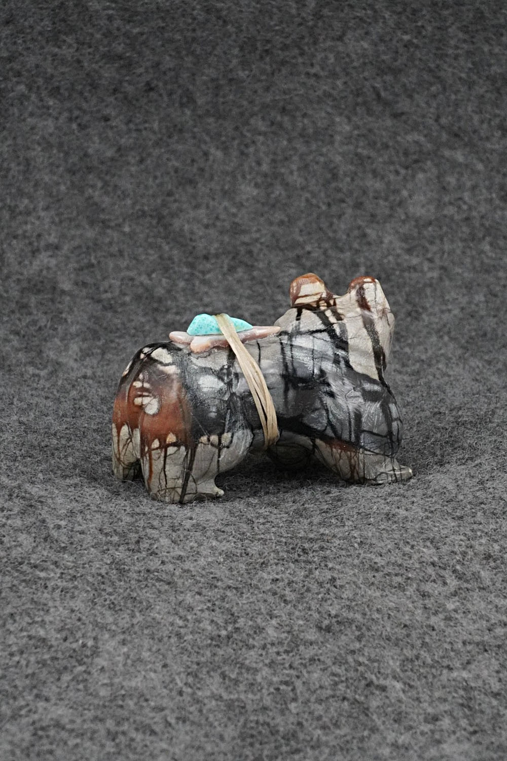 Bear Zuni Fetish Carving - Freddie Leekya