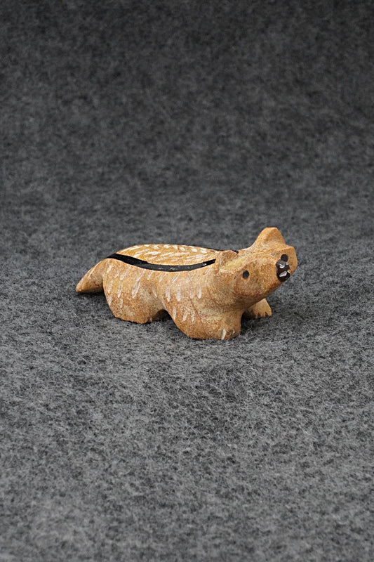 Badger Zuni Fetish Carving - Enrike Leekya