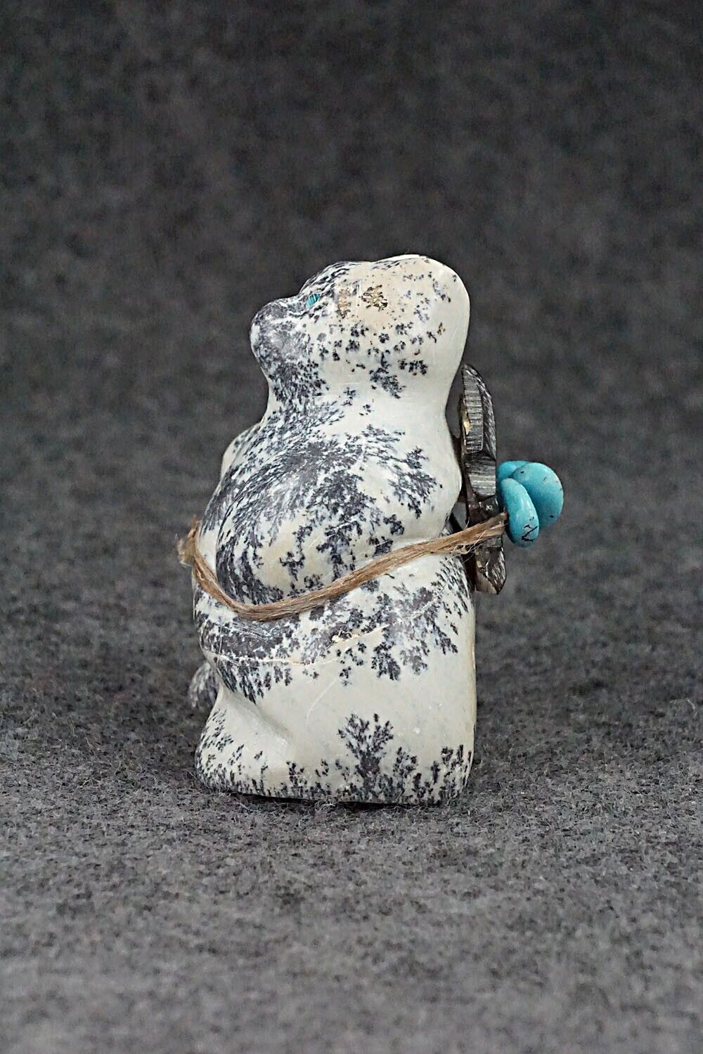 Bear Zuni Fetish Carving - Ariane Quam