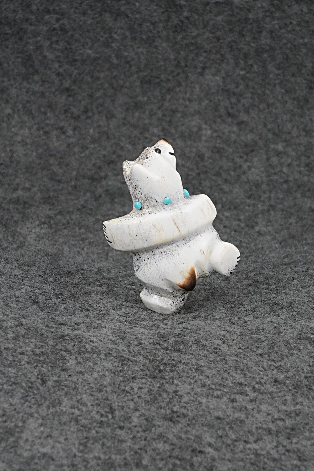 Bear Zuni Fetish Carving - Claudia Peina
