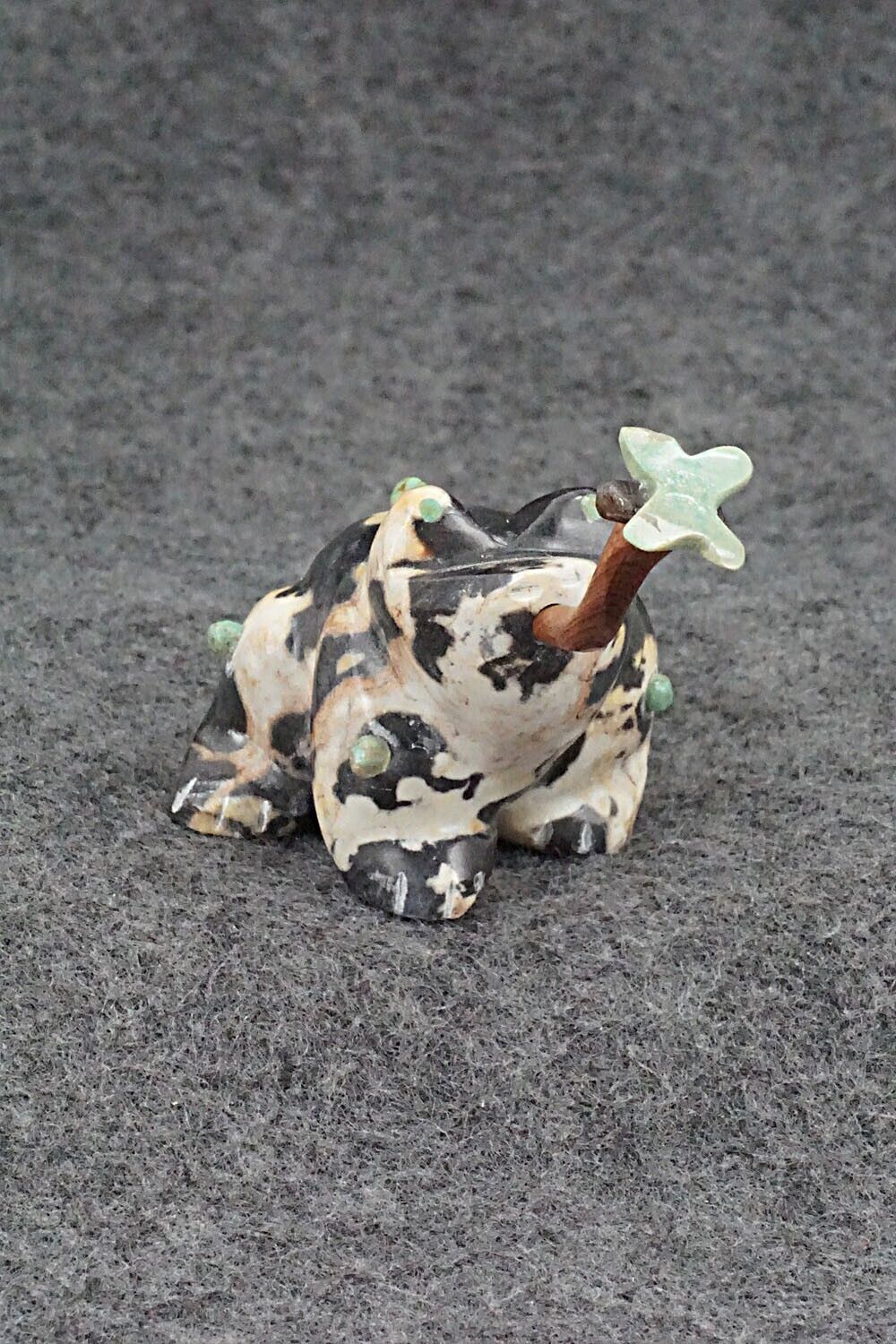 Frog Zuni Fetish Carving - Enrike Leekya