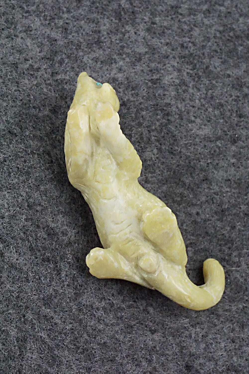 Mountain Lion Zuni Fetish Carving - Wilfred Cheama