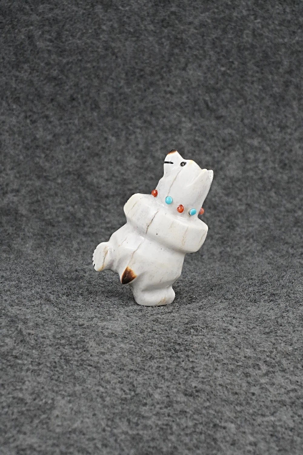 Bear Zuni Fetish Carving - Claudia Peina