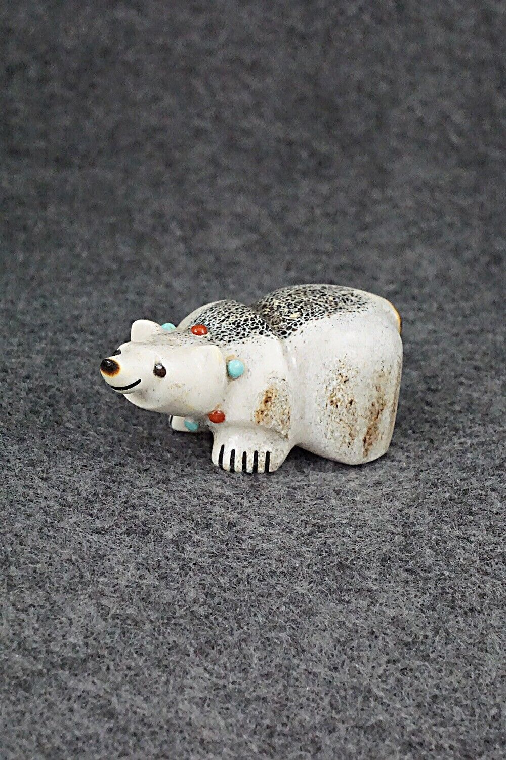 Bear Zuni Fetish Carving - Claudia Peina