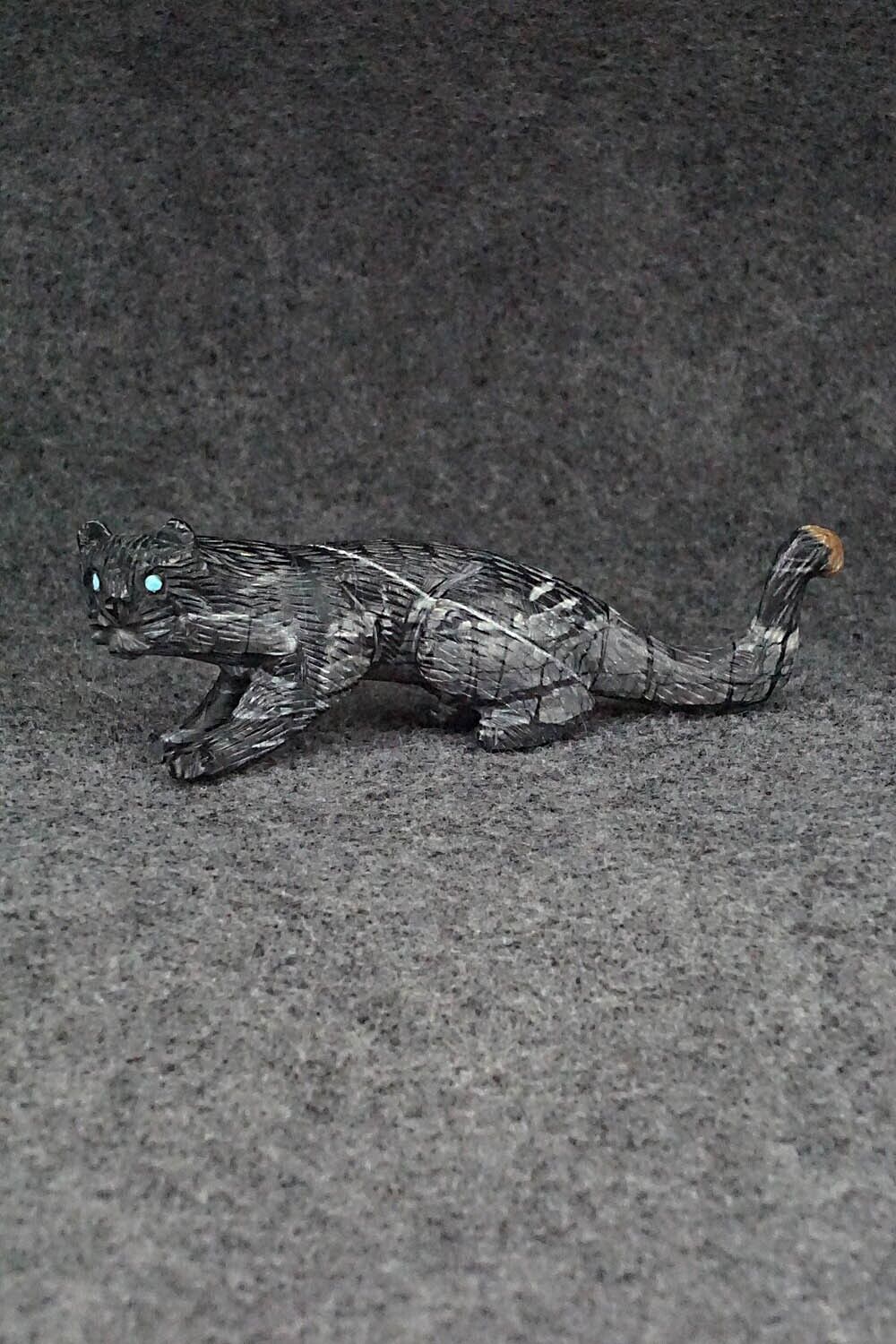 Mountain Lion Zuni Fetish Carving - Lance Cheama