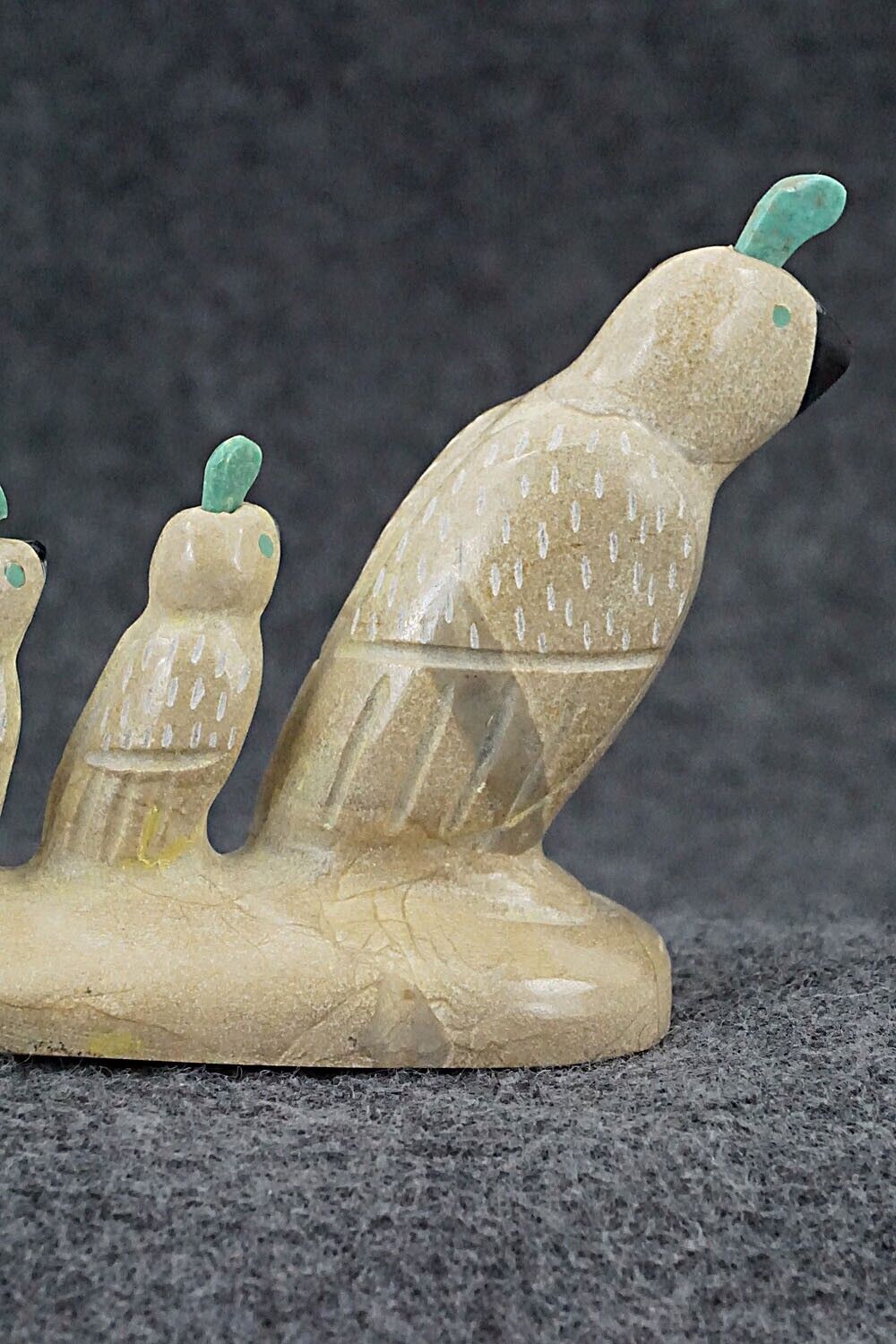Quail with Chicks Zuni Fetish Carving - Enrike Leekya