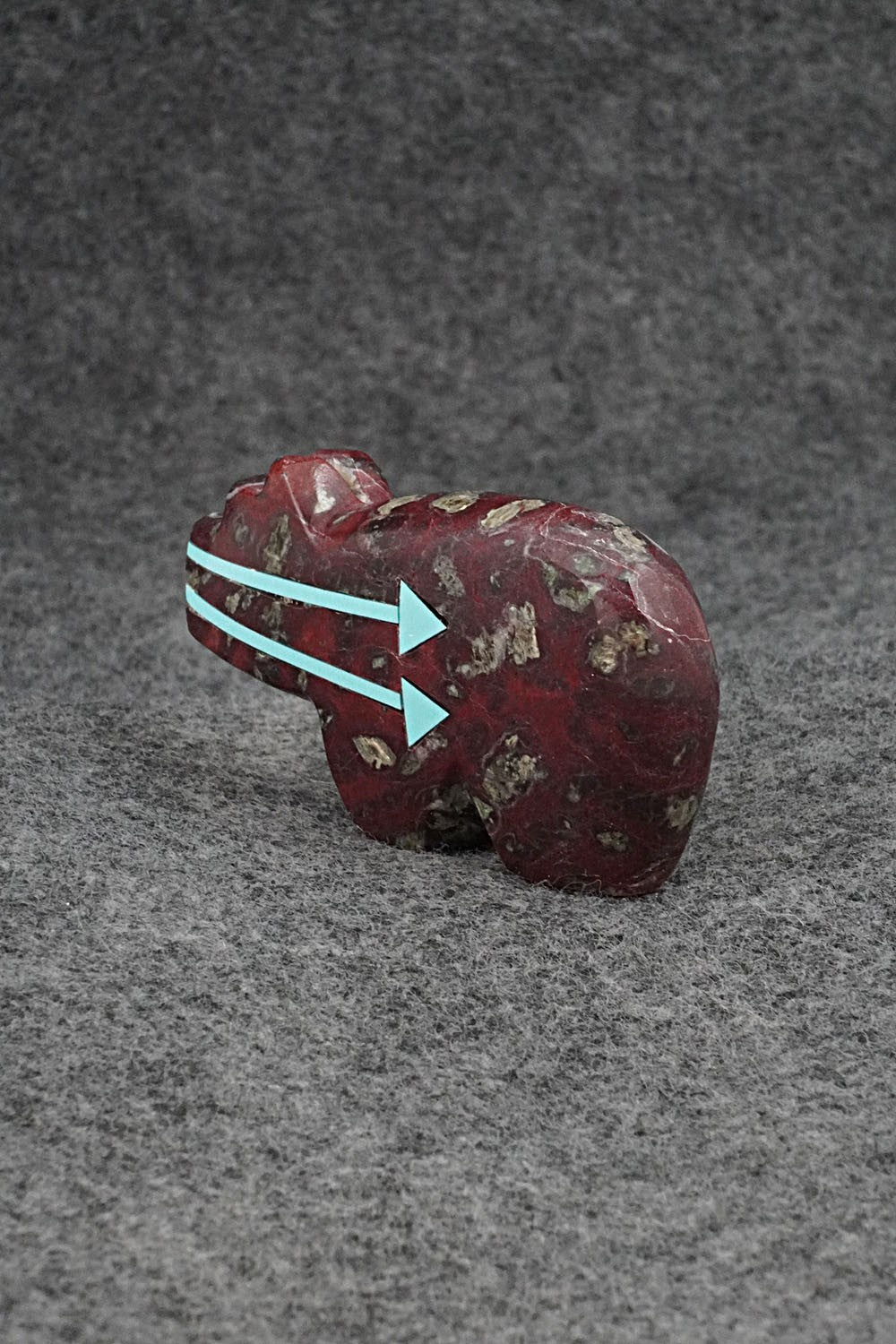 Bear Zuni Fetish Carving - Bernard Laiwakete